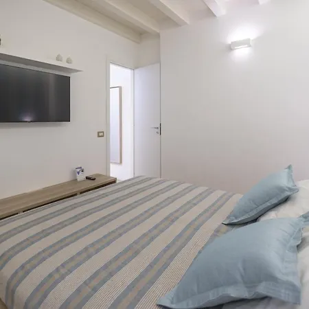 En..suite 公寓 切法卢